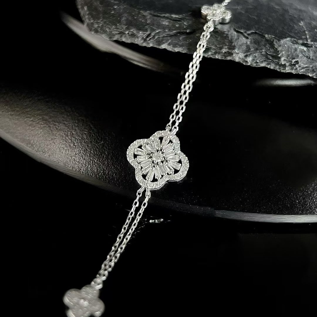 14k Gold 0.58 Ct Natural H Diamond Bracelet: Ref:231002079 // gold content:14k gold // main gemstone:diamond // shape:multiply // carat weight:0. 58ct // clarity grade:vs-si // color:h // treatment:natural // Condition: New Low Estimate: