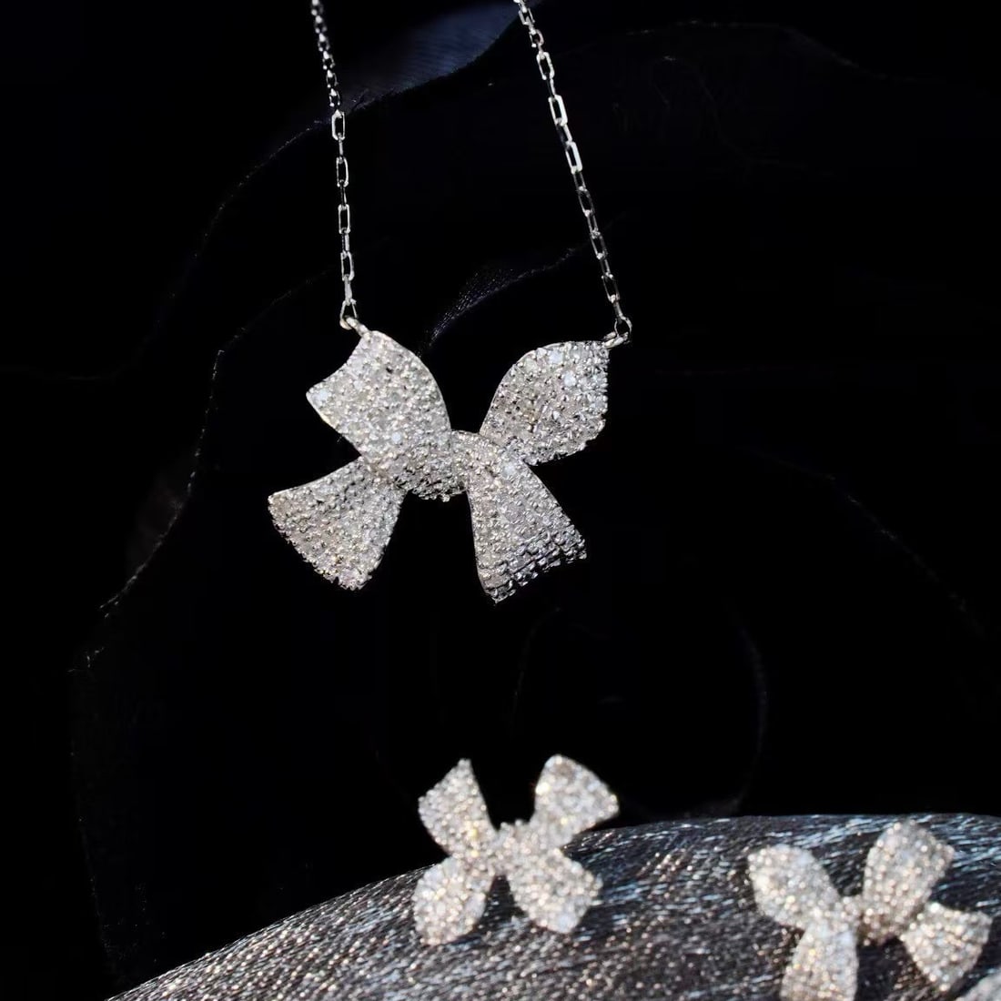 14k Gold 0.83 Ctw Natural H Diamond Jewelry Set: Ref:231002096 // gold content:14k gold // necklace // main gemstone:diamond // shape:round // carat weight:0. 43ct // clarity grade:vs-si // color:h // treatment:natural // cut grade:g // // earrings
