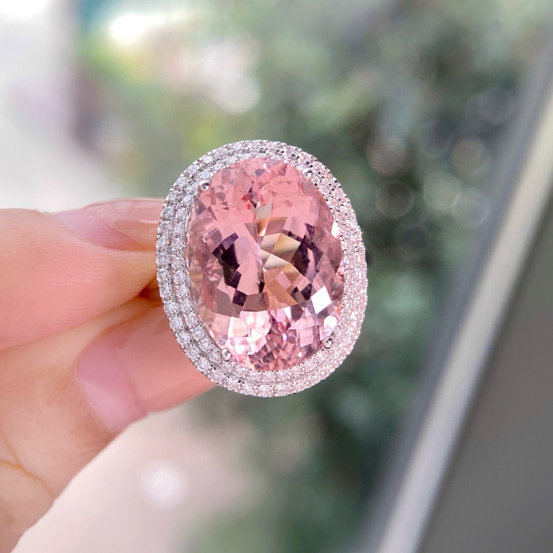 14k Gold 10.12 Ctw Natural Morganite & Diamond Ring: Ref:231002102 // gold content:14k gold // ring size:7. 25us // // main gemstone:morganite // shape:oval // carat weight:9. 93ct // color:cherry blossom color // treatment:natural // // adjacent