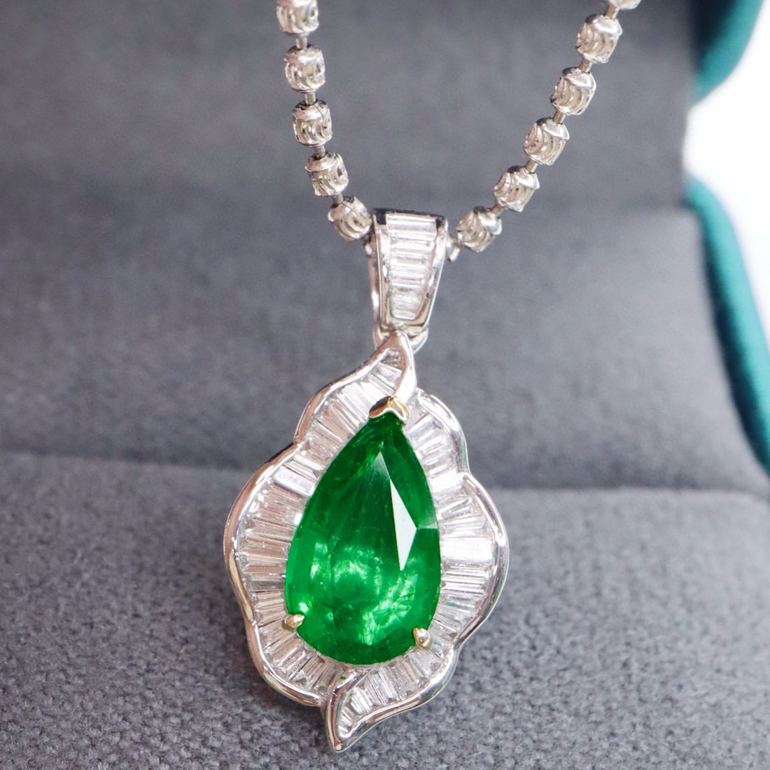 14k Gold 1.60 Ctw Vivid Green Natural Emerald & Diamond Pendant( Without Chain ): Ref:231002114 // gold content:14k gold // main gemstone:emerald // shape:pear // carat weight:1. 20ct // color:vivid green // treatment:natural // // adjacent gemstone 2 : diamond // shape:baguette