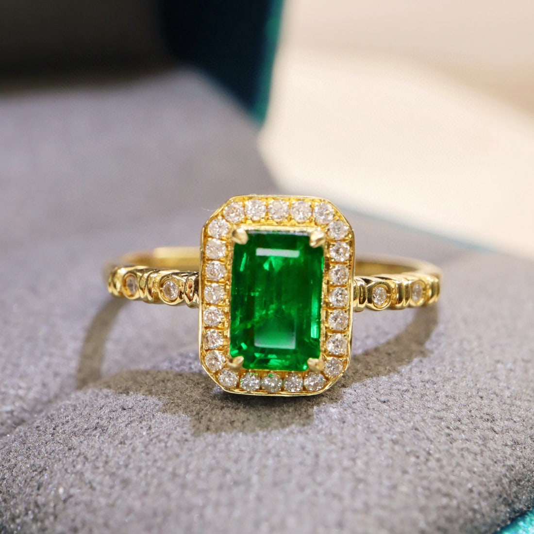 14k Gold 0.82 Ctw Vivid Green Natural Emerald & Diamond Ring: Ref:231002115 // gold content:14k gold // ring size:7. 25us // // main gemstone:emerald // shape:octagonal // carat weight:0. 68ct // color:vivid green // treatment:natural // // adjacent gemstone 2