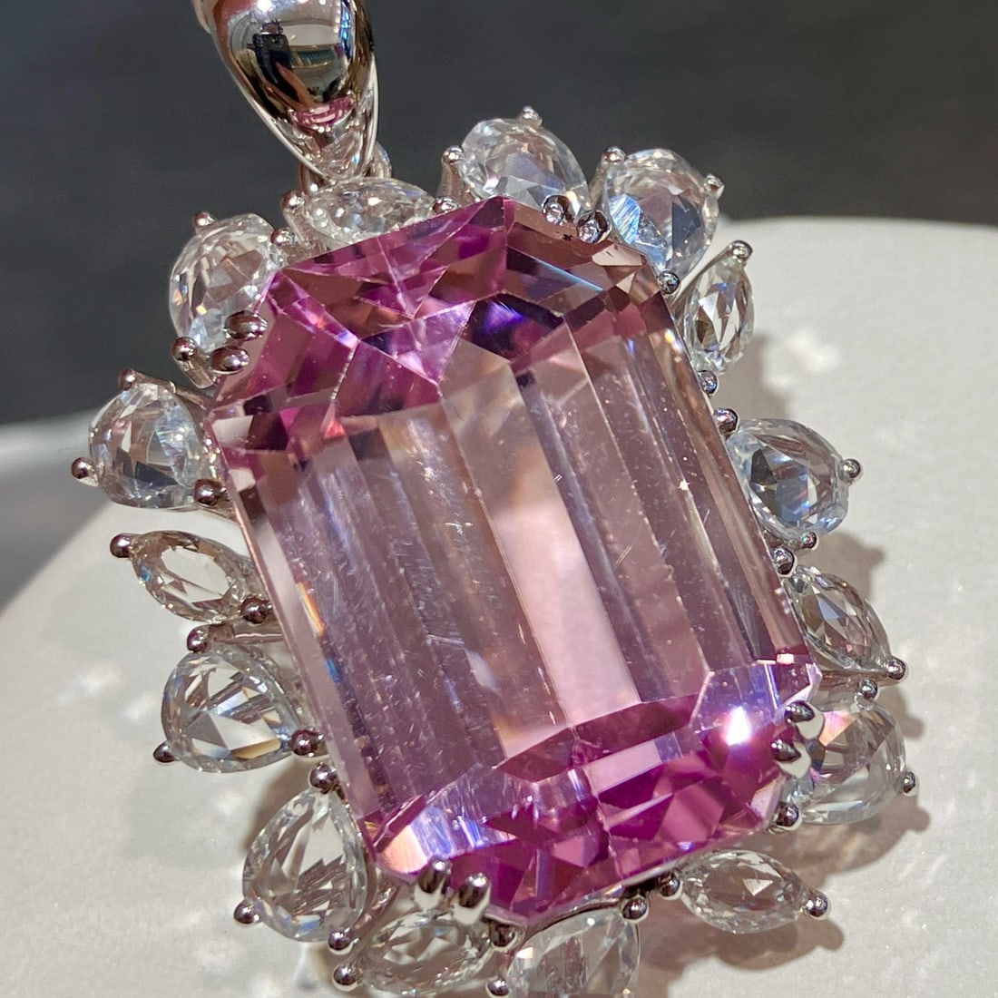 14k Gold 38.56 Ctw Natural Kunzite & Sapphire Pendant( Without Chain ): Ref:231002118 // gold content:14k gold // main gemstone:kunzite // shape:octagonal // carat weight:35ct // color:purple // treatment:natural // // adjacent gemstone 2 : sapphire // shape:multiply //