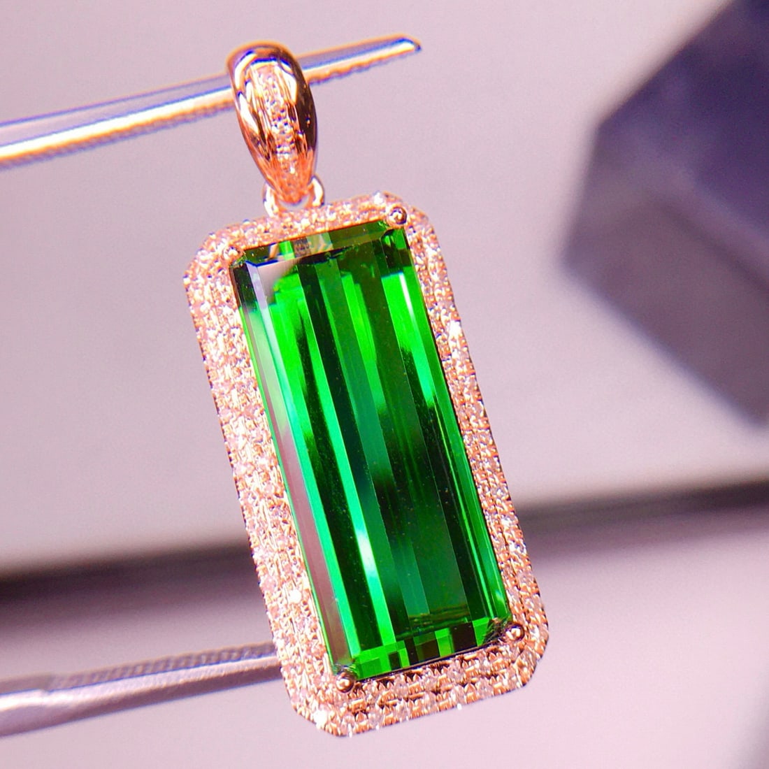 14k Gold 7.6 Ct Natural Tourmaline & Diamond Pendant( Without Chain ): Ref:231002123 // gold content:14k gold // main gemstone:tourmaline // shape:octagonal // carat weight:7. 6ct // color:green // treatment:natural // // adjacent gemstone 2 : diamond // shape:round //