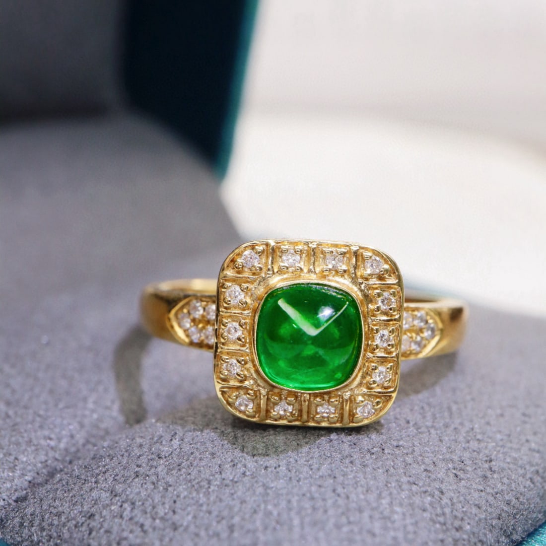 14k Gold 0.87 Ctw Natural Emerald & Diamond Ring - 5