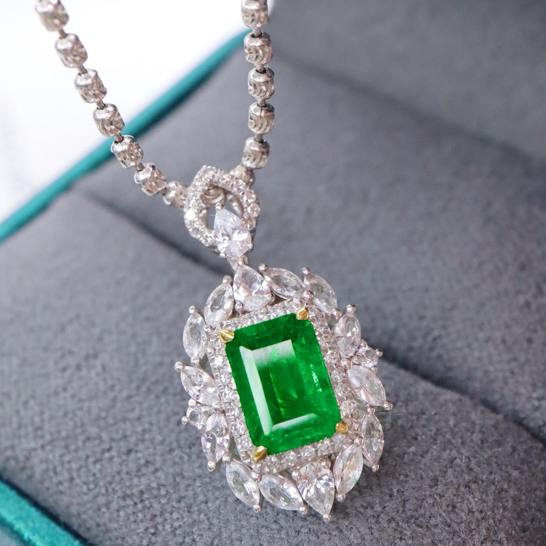 14k Gold 1.13 Ctw Vivid Green Natural Emerald & Diamond Pendant( Without Chain ) - 3