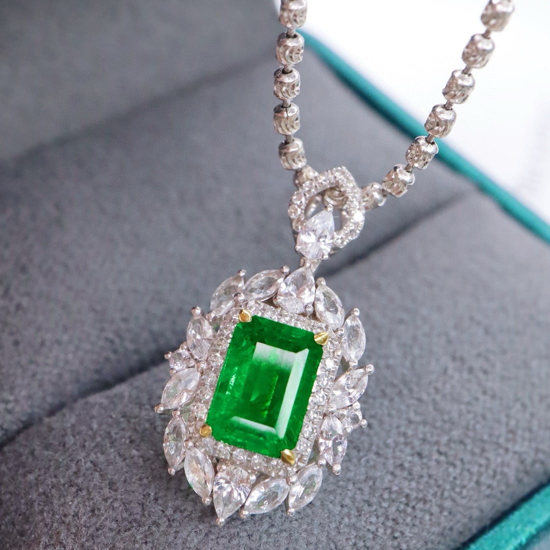 14k Gold 1.13 Ctw Vivid Green Natural Emerald & Diamond Pendant( Without Chain ) - 5
