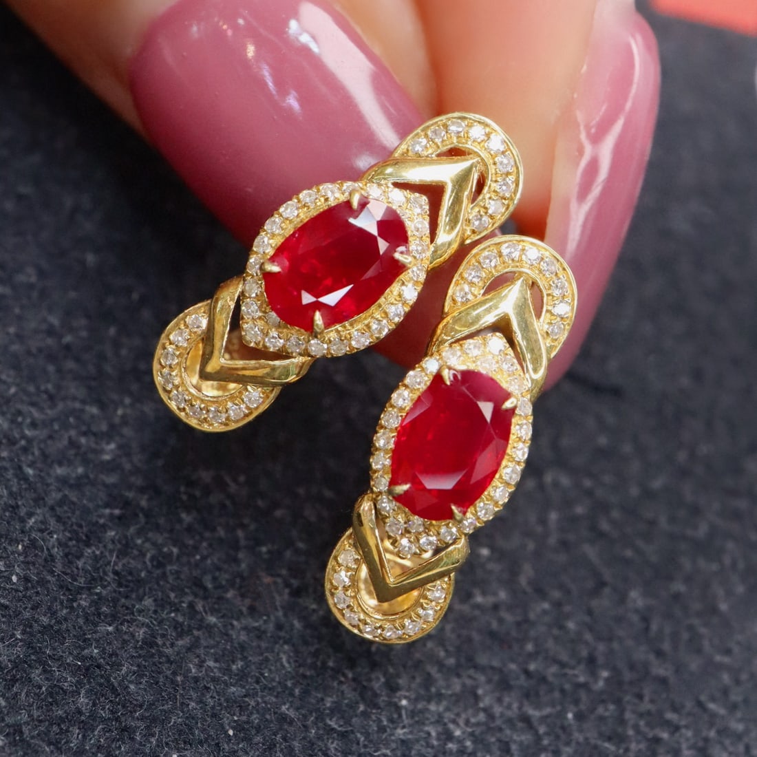 14k Gold 1.39 Ctw Natural Ruby & Diamond Earrings: Ref:231002173 // gold content:14k gold // main gemstone:ruby // shape:oval // carat weight:1. 13ct // color:pigeonblood red // treatment:natural // // adjacent gemstone 2 : diamond // shape:round //