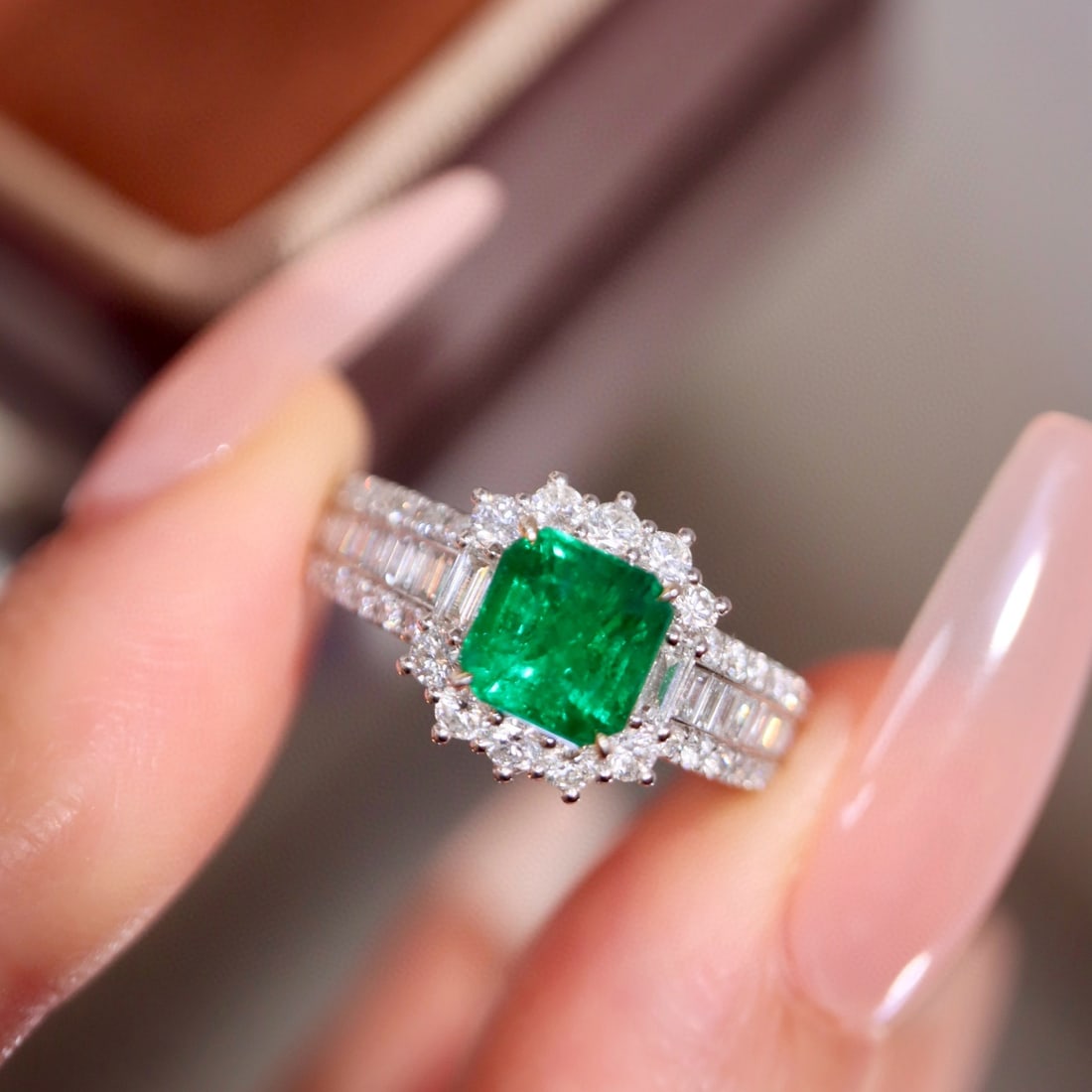 14k Gold 2.06 Ctw Vivid Green Natural Emerald & Diamond Ring: Ref:231002177 // gold content:14k gold // ring size:7. 25us // // main gemstone:emerald // shape:octagonal // carat weight:1. 26ct // color:vivid green // treatment:natural // // adjacent gemstone 2