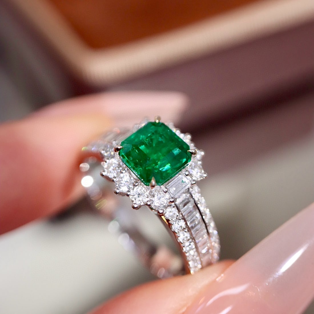 14k Gold 2.06 Ctw Vivid Green Natural Emerald & Diamond Ring - 2