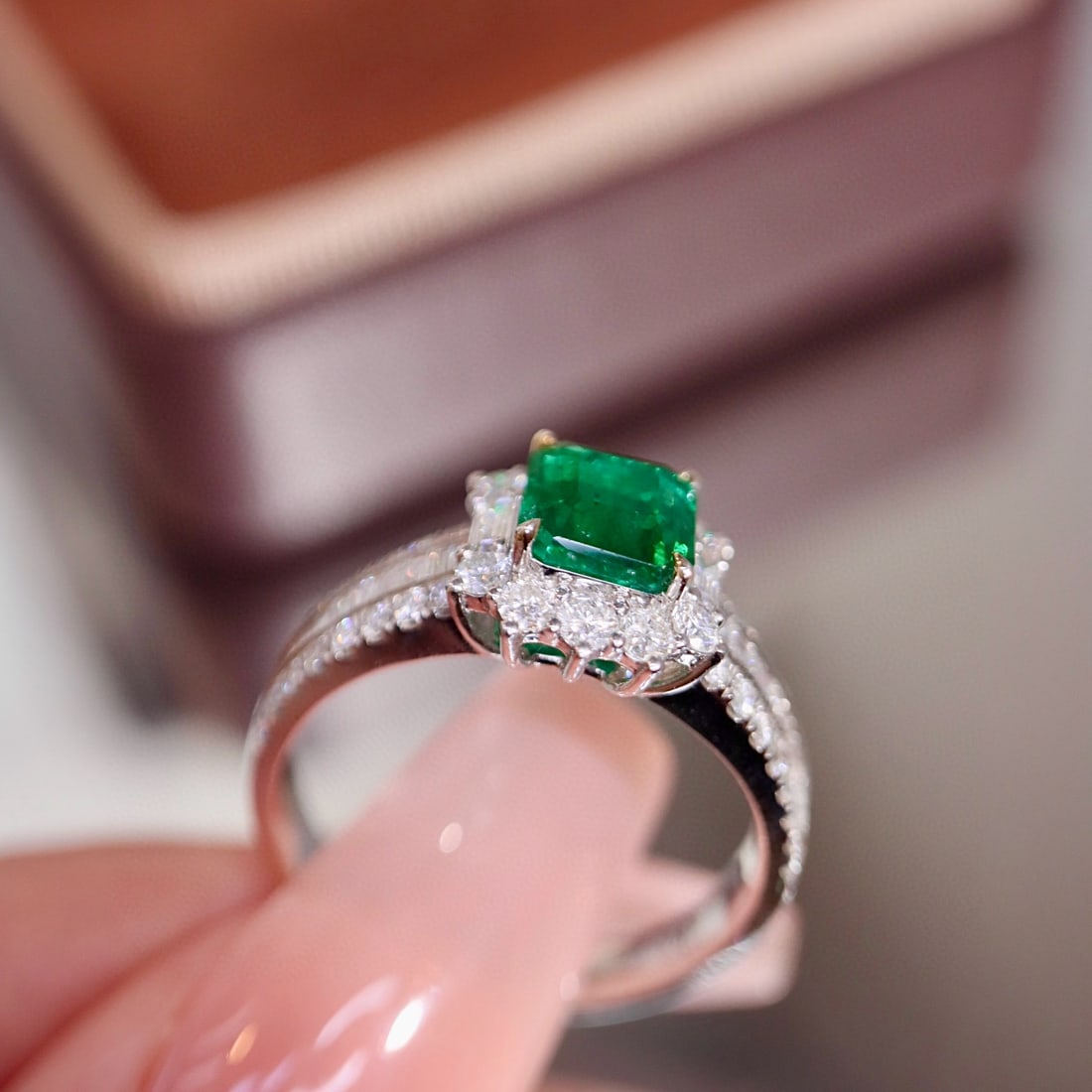 14k Gold 2.06 Ctw Vivid Green Natural Emerald & Diamond Ring - 3
