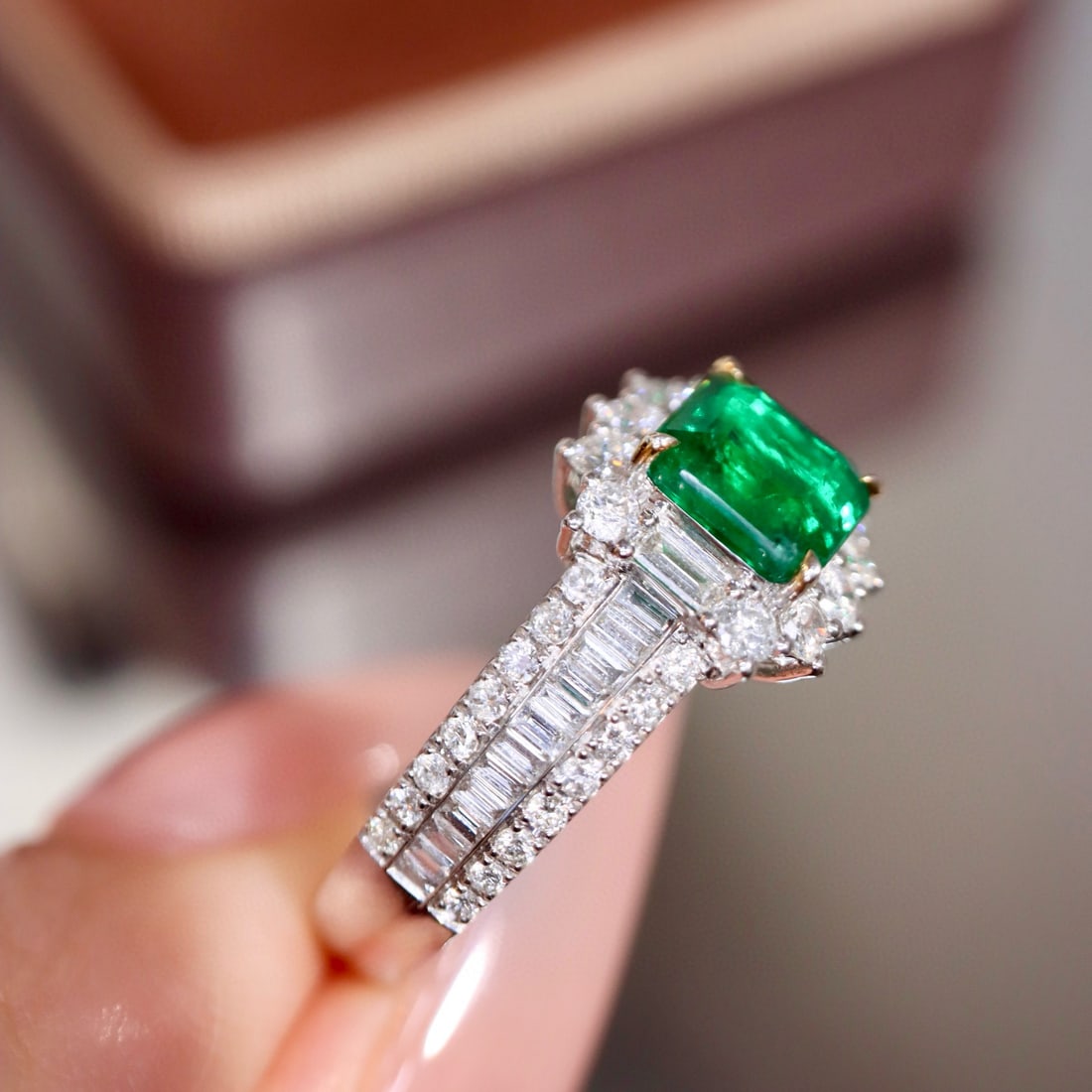 14k Gold 2.06 Ctw Vivid Green Natural Emerald & Diamond Ring - 4