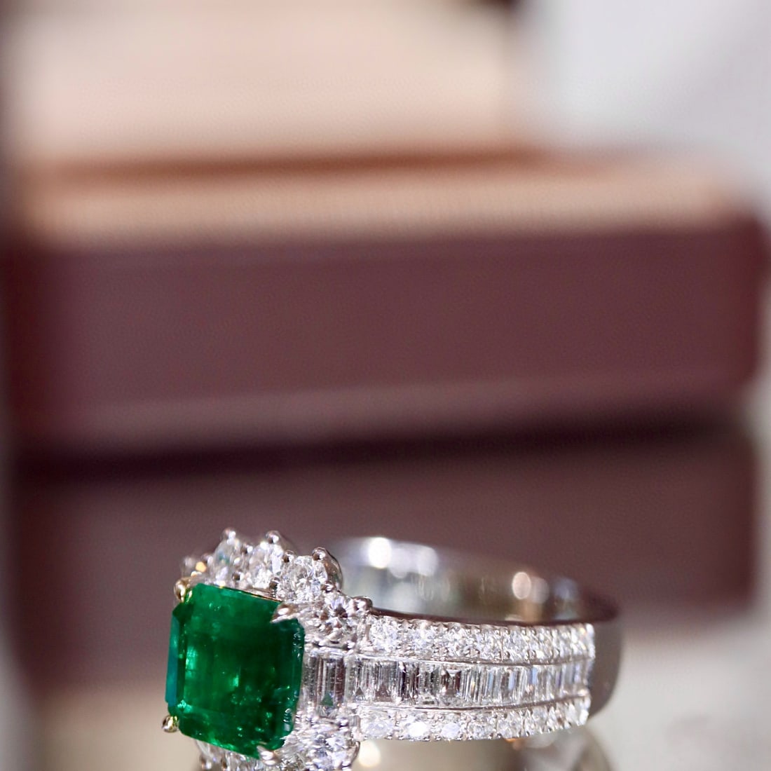 14k Gold 2.06 Ctw Vivid Green Natural Emerald & Diamond Ring - 7