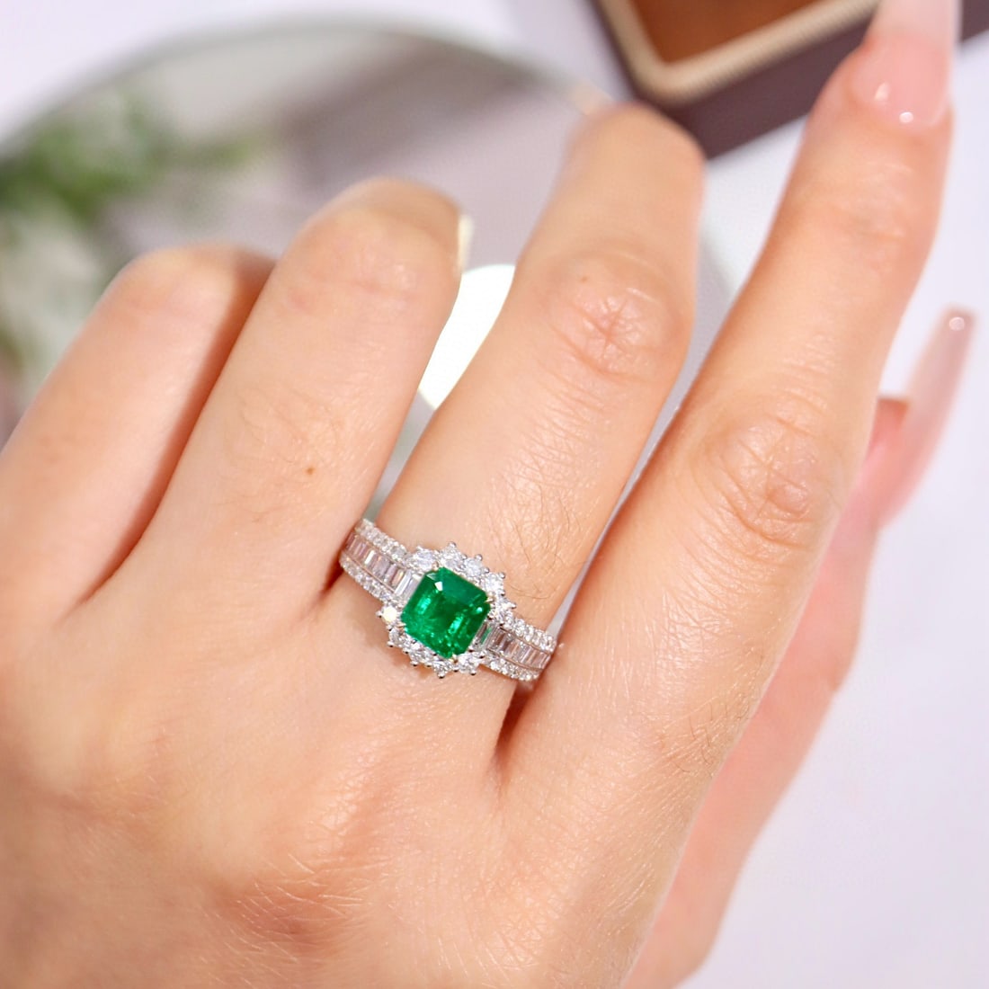 14k Gold 2.06 Ctw Vivid Green Natural Emerald & Diamond Ring - 8