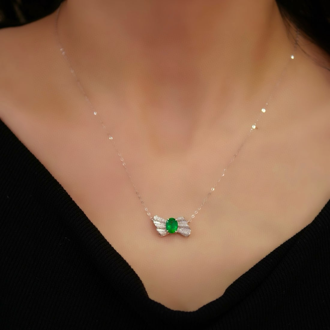 14k Gold 0.75 Ct Vivid Green Natural Emerald & Diamond Necklace - 2