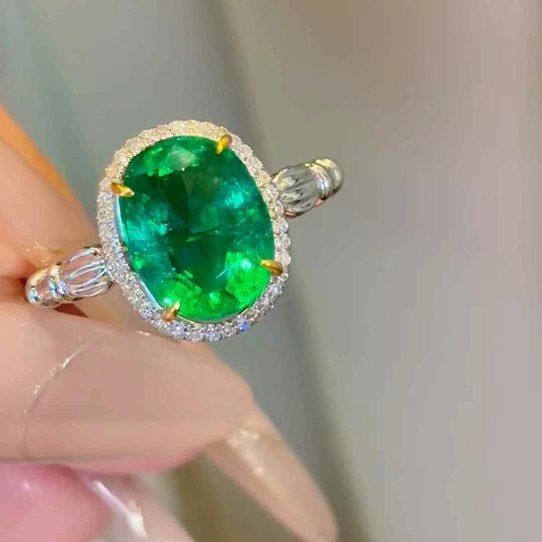 14k Gold 2.58 Ct Vivid Green Natural Emerald & Diamond Ring: Ref:231002192 // gold content:14k gold // ring size:7. 25us // // main gemstone:emerald // shape:oval // carat weight:2. 58ct // color:vivid green // treatment:natural // // adjacent gemstone 2 : diam