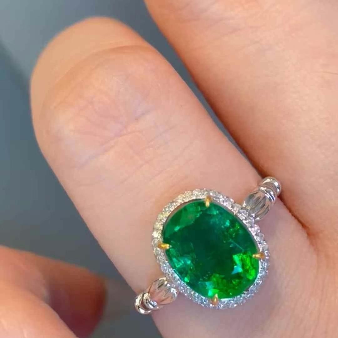 14k Gold 2.58 Ct Vivid Green Natural Emerald & Diamond Ring - 3