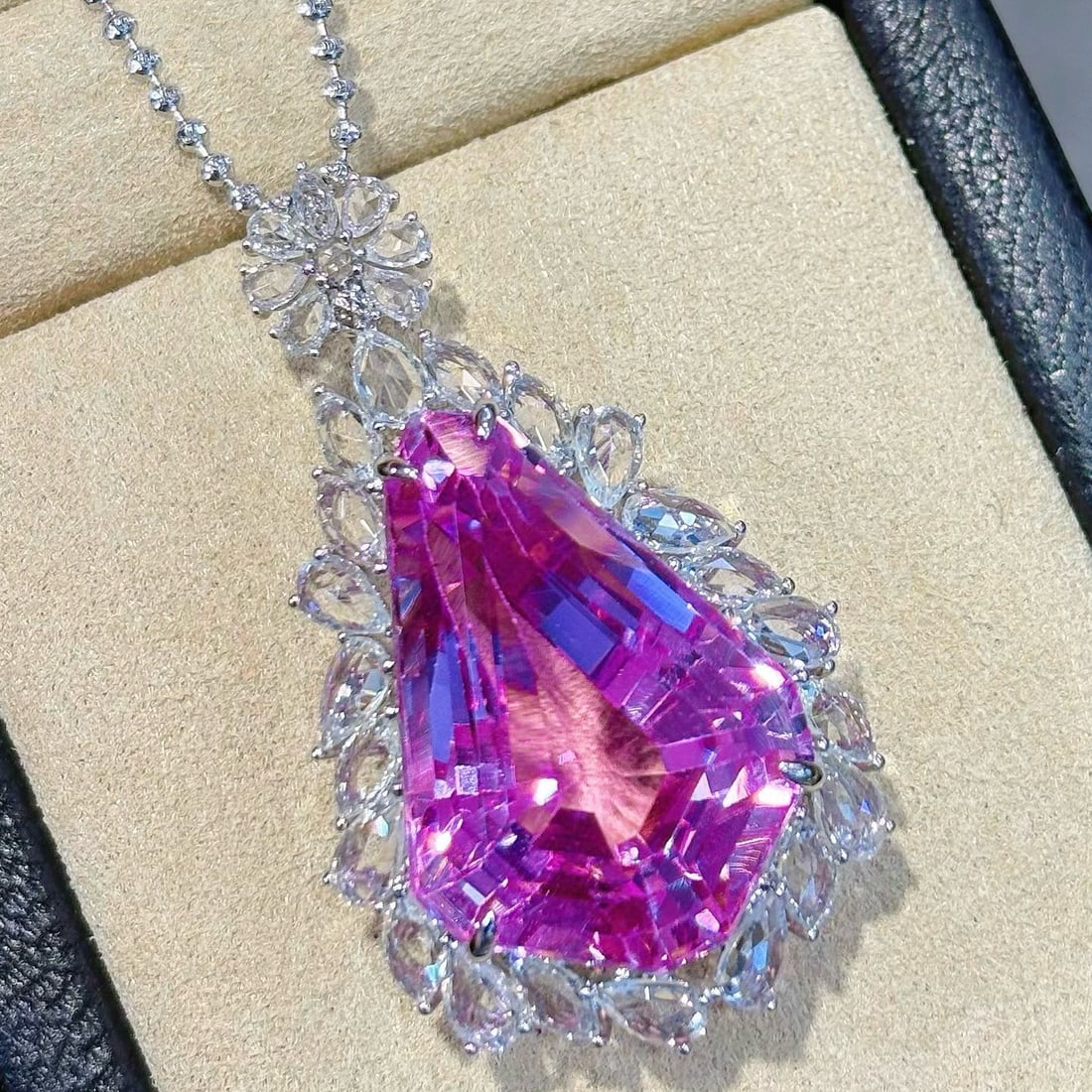 14k Gold 36.76 Ctw Natural Kunzite & Sapphire Pendant( Without Chain ): Ref:231002197 // gold content:14k gold // main gemstone:kunzite // shape:other // carat weight:32. 46ct // color:purple // treatment:natural // // adjacent gemstone 2 : sapphire // shape:multiply //