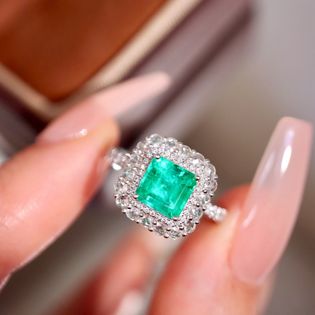 14k Gold 1.60 Ctw Vivid Green Natural Emerald & Diamond Ring: Ref:231002209 // gold content:14k gold // ring size:7. 25us // // main gemstone:emerald // shape:octagonal // carat weight:1. 15ct // color:vivid green // treatment:natural // // adjacent gemstone 2