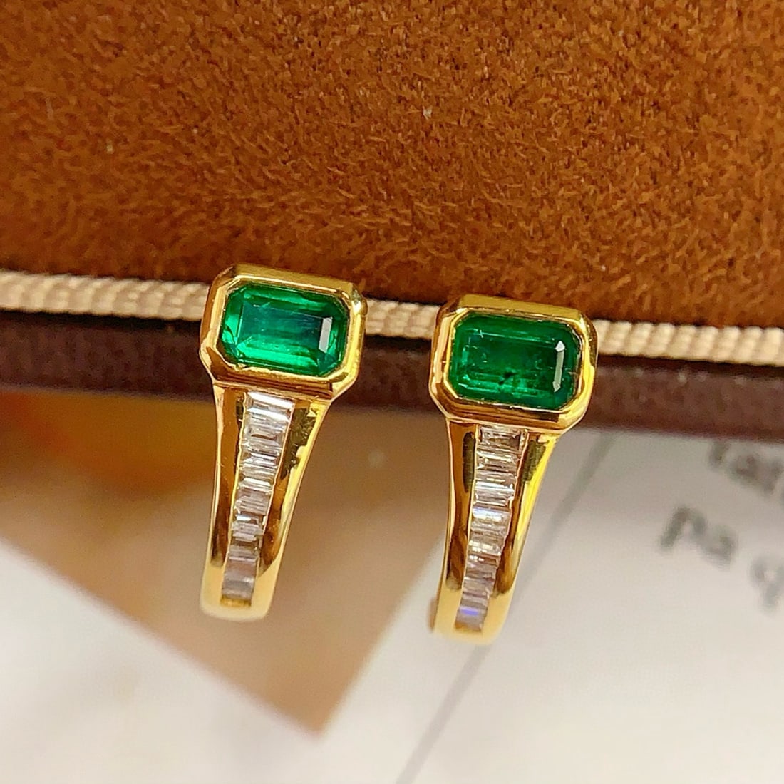 14k Gold 0.7 Ct Vivid Green Natural Emerald & Diamond Earrings - 2