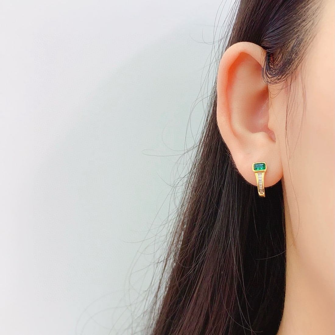 14k Gold 0.7 Ct Vivid Green Natural Emerald & Diamond Earrings - 4