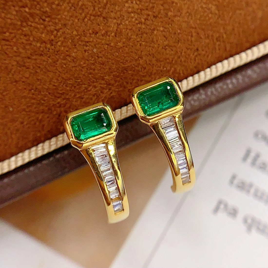14k Gold 0.7 Ct Vivid Green Natural Emerald & Diamond Earrings - 5