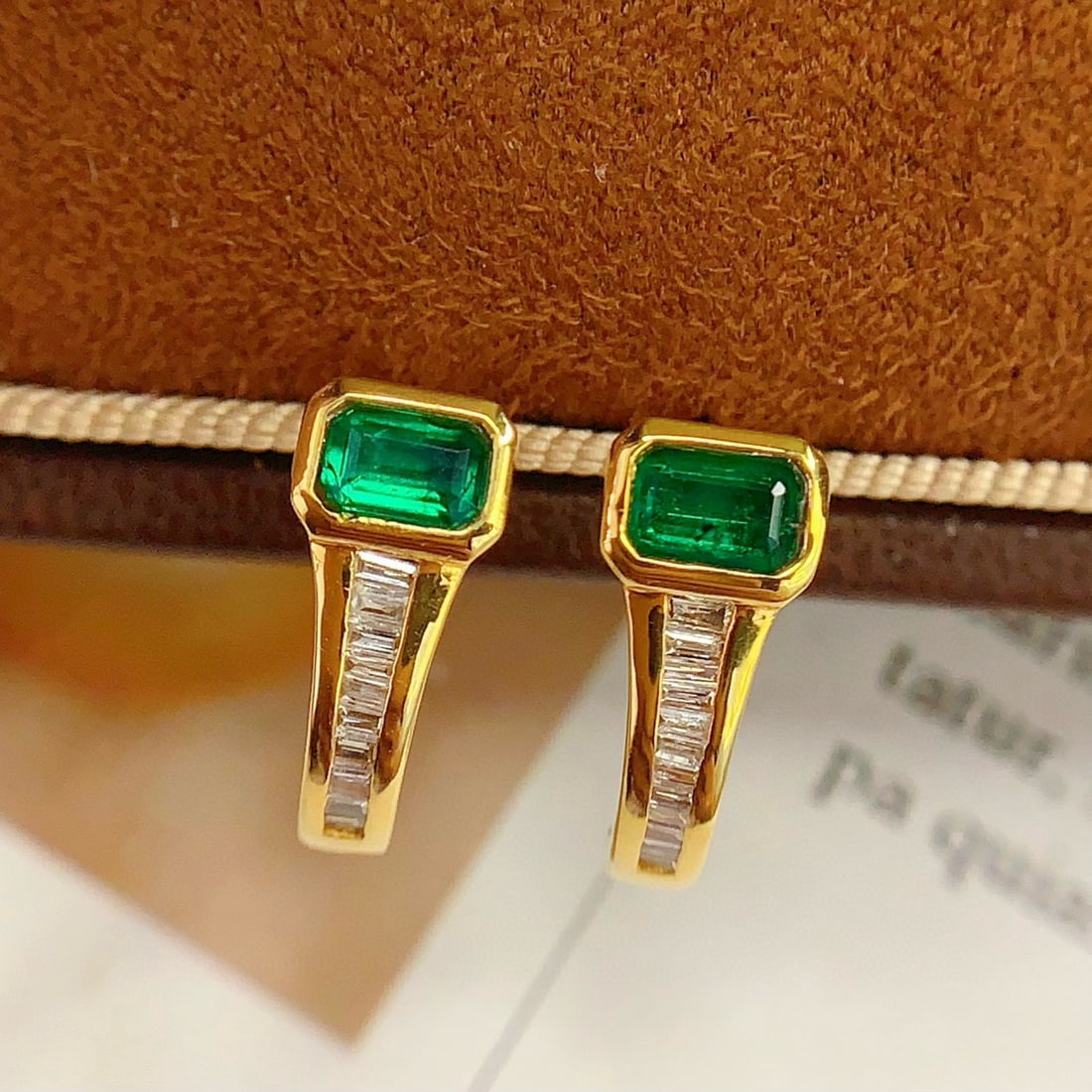 14k Gold 0.7 Ct Vivid Green Natural Emerald & Diamond Earrings - 6