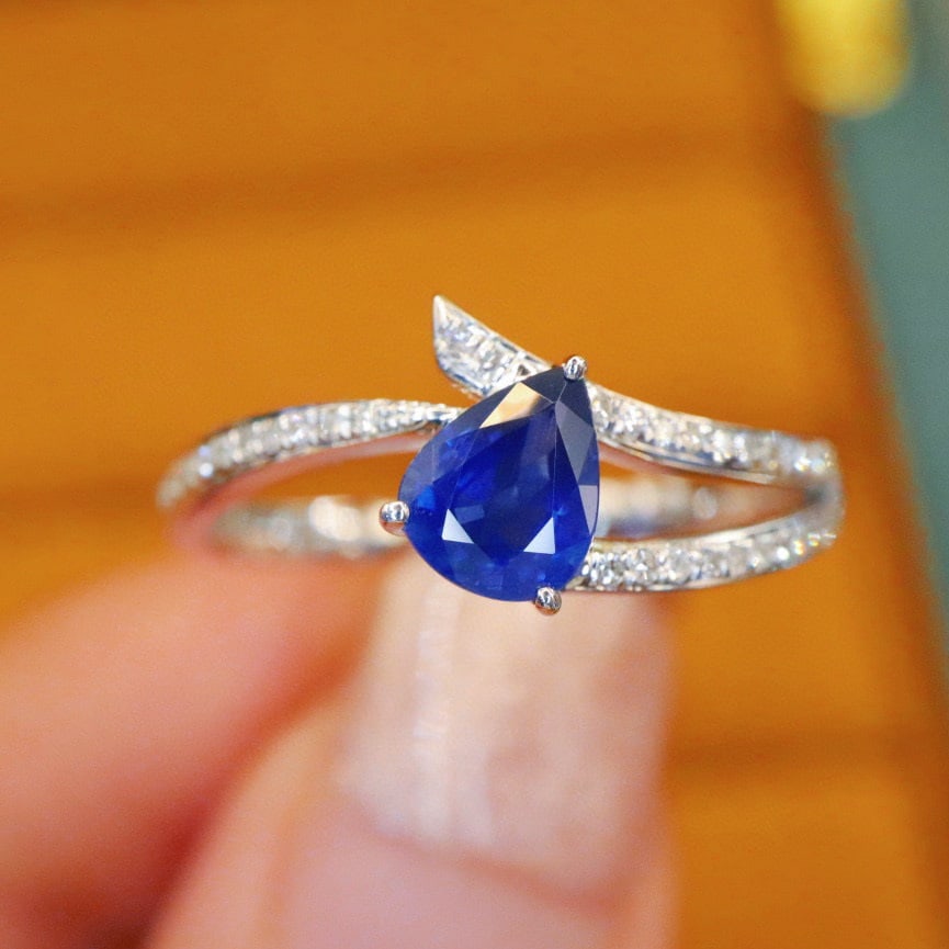 14k Gold 0.74 Ctw Natural Sapphire & Diamond Ring: Ref:231002226 // gold content:14k gold // ring size:7. 25us // // main gemstone:sapphire // shape:pear // carat weight:0. 63ct // color:royal blue // treatment:natural // // adjacent gemstone 2 :