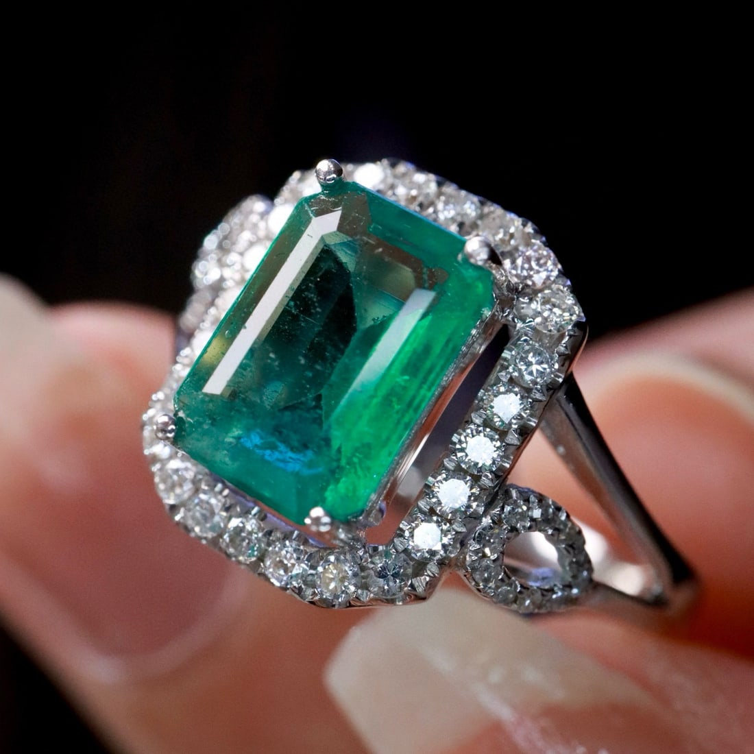 14k Gold 1.6 Ct Natural Emerald & Diamond Ring - 2