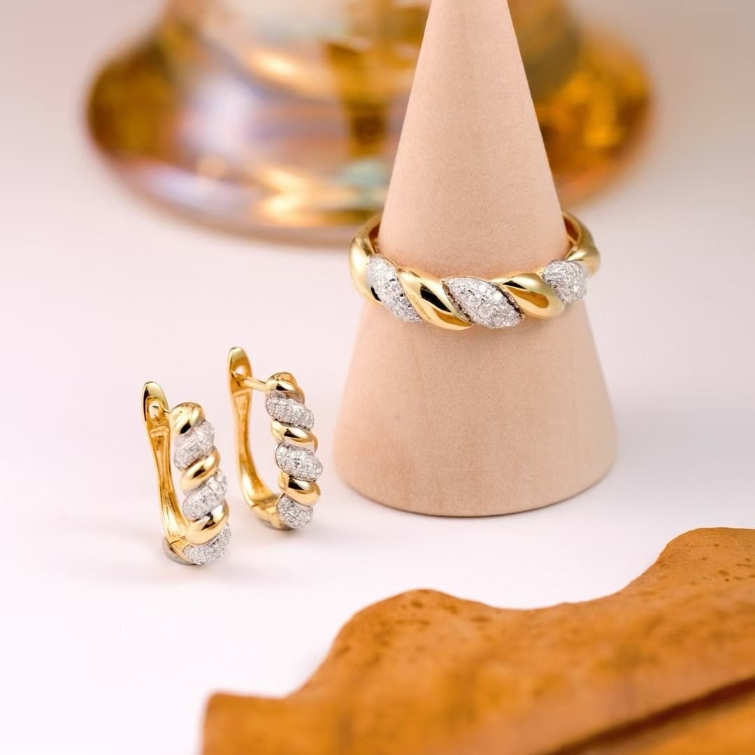 14k Gold 0.64 Ctw Natural H Diamond Jewelry Set: Ref:231002243 // gold content:14k gold // ring size:7. 25us // // earrings // main gemstone:diamond // shape:round // carat weight:0. 32ct // clarity grade:vs-si // color:h // treatment:natural //
