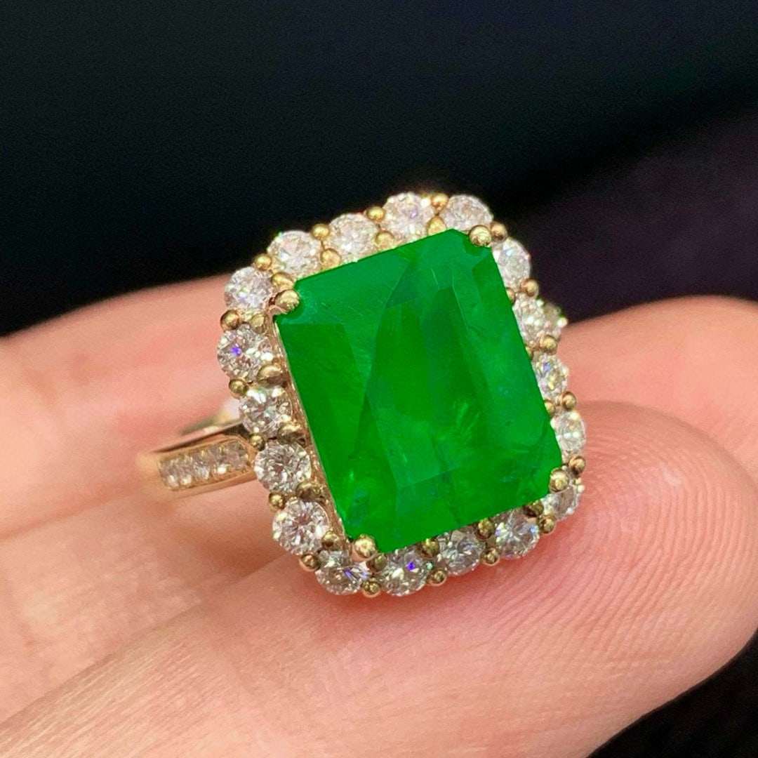 14k Gold 5.68 Ctw Natural Emerald & Diamond Ring/pendant( Without Chain ): Ref:231002272 // gold content:14k gold // ring size:7. 25us // // main gemstone:emerald // shape:octagonal // carat weight:4. 70ct // color:muzo green // treatment:natural // // adjacent gemstone 2 :