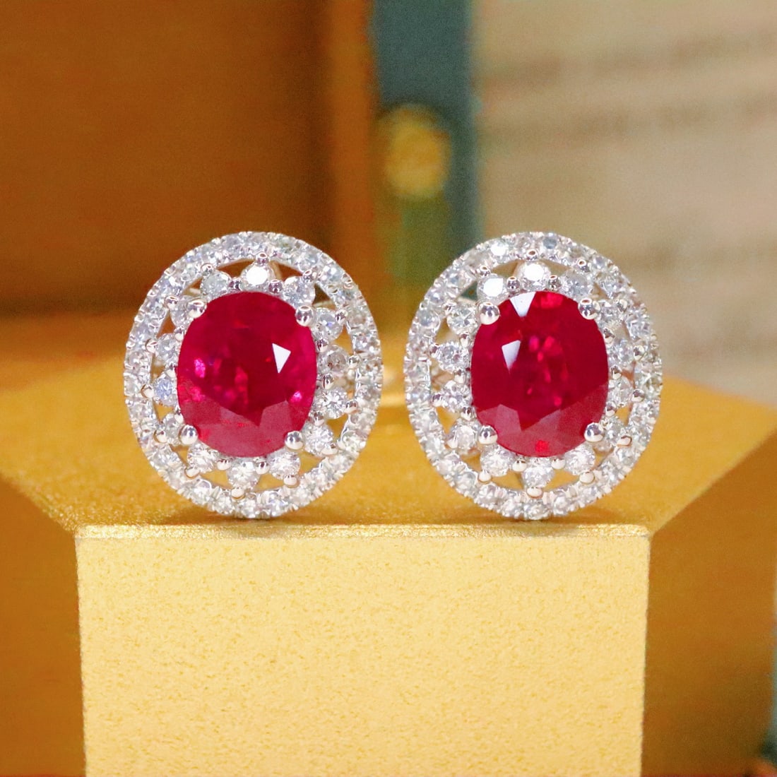 14k Gold 1.49 Ctw Natural Ruby & Diamond Earrings: Ref:231002275 // gold content:14k gold // main gemstone:ruby // shape:oval // carat weight:1. 09ct // color:pigeonblood red // treatment:natural // // adjacent gemstone 2 : diamond // number of