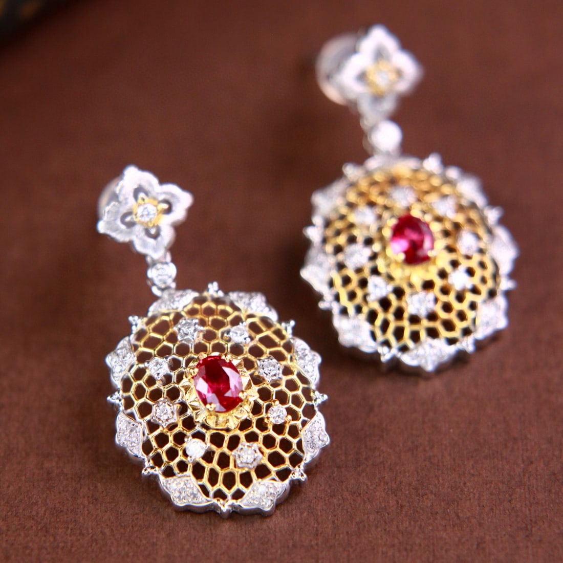 14k Gold 1.07 Ctw Natural Ruby & Diamond Earrings: Ref:231002280 // gold content:14k gold // main gemstone:ruby // shape:oval // carat weight:0. 64ct // color:pigeonblood red // treatment:natural // // adjacent gemstone 2 : diamond // shape:round //