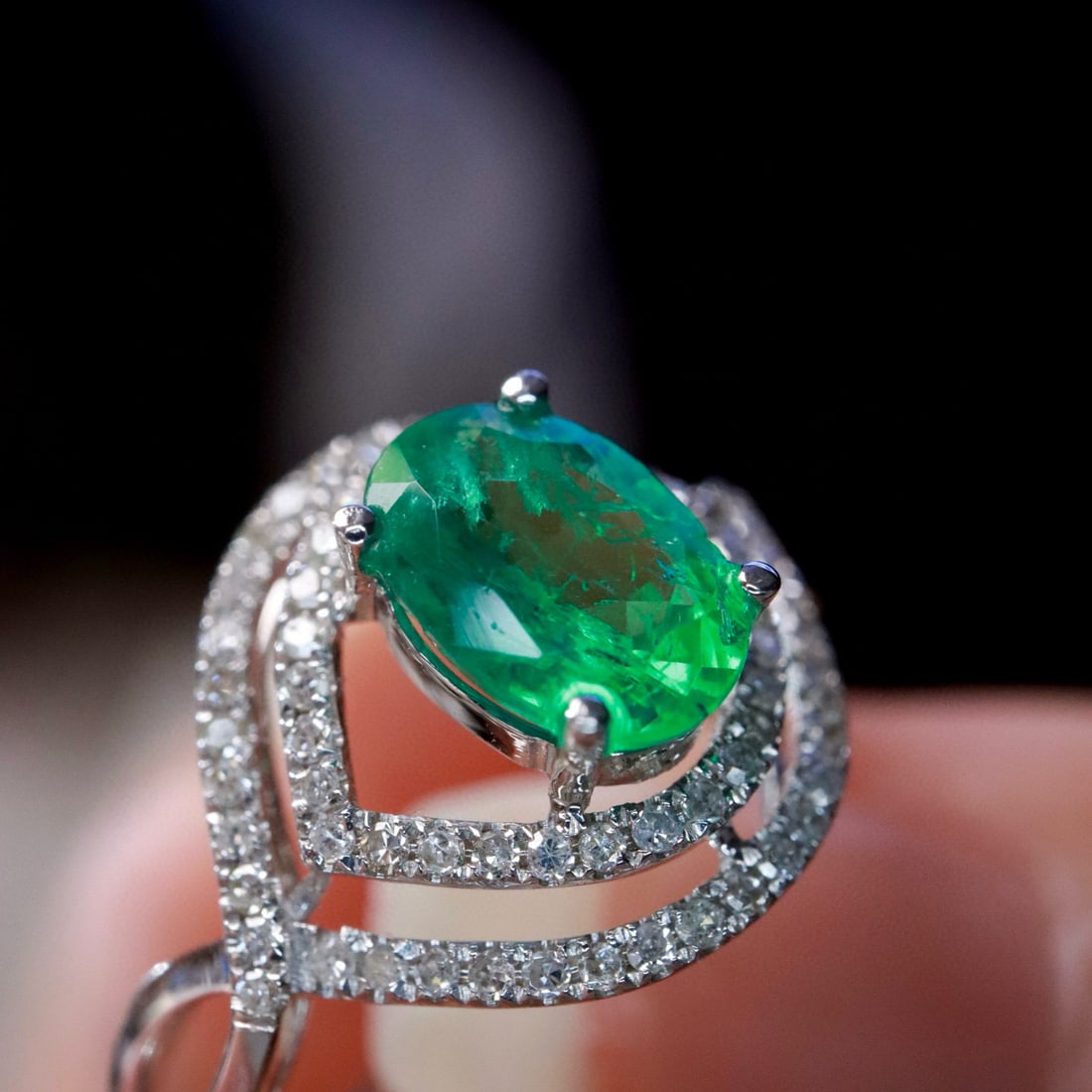 14k Gold 0.92 Ct Vivid Green Natural Emerald & Diamond Ring - 2