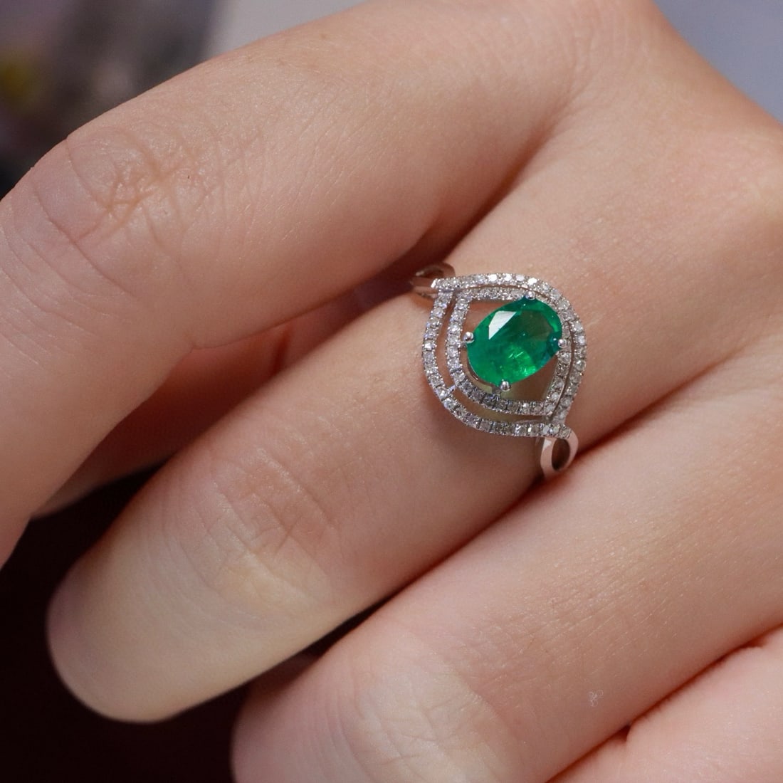 14k Gold 0.92 Ct Vivid Green Natural Emerald & Diamond Ring - 6
