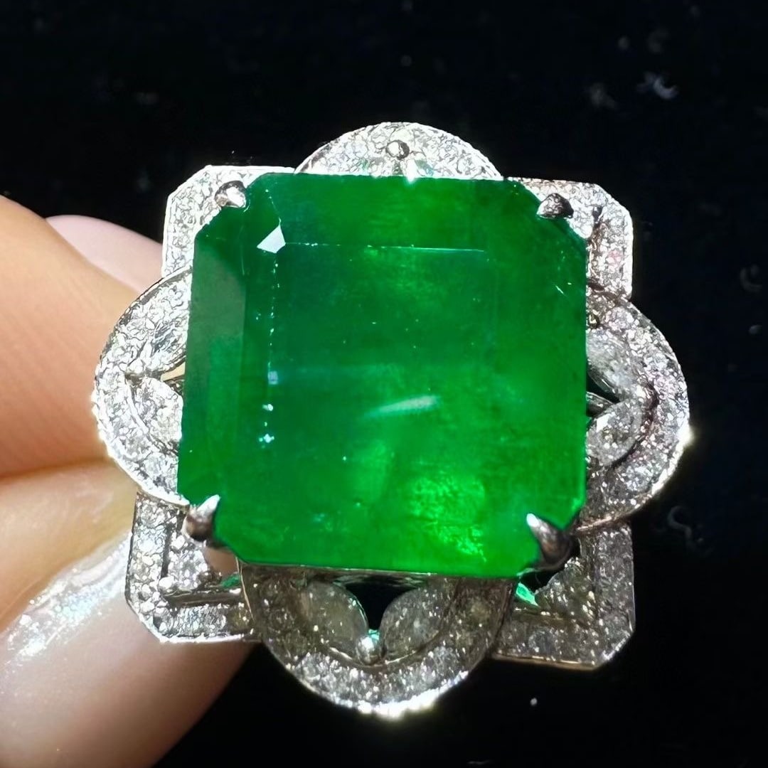 14k Gold 8.42 Ctw Vivid Green Natural Emerald & Diamond Ring/pendant( Without Chain ): Ref:231002292 // gold content:14k gold // ring size:7. 25us // // main gemstone:emerald // shape:octagonal // carat weight:7. 87ct // color:vivid green // treatment:natural // // adjacent gemstone 2