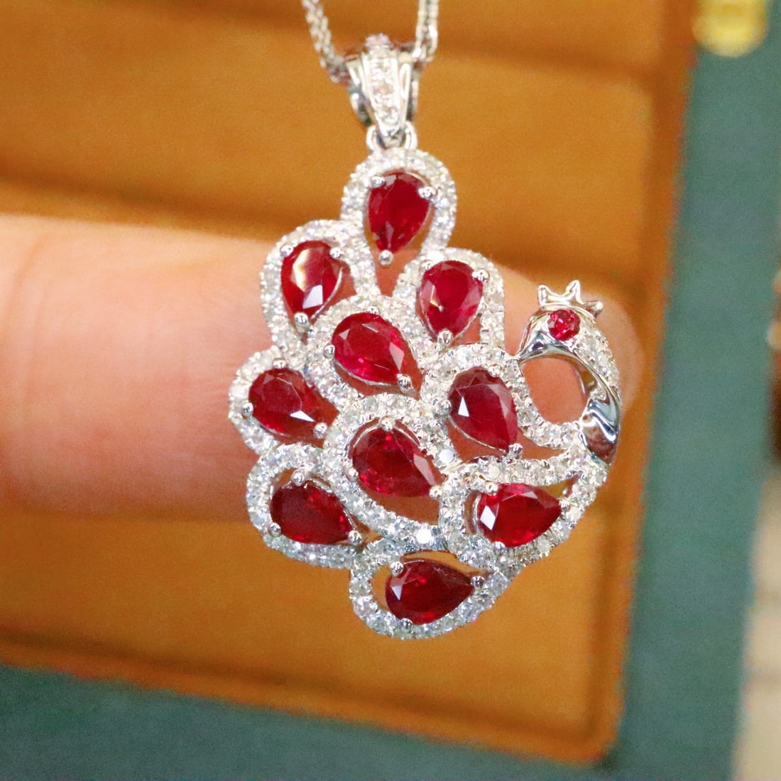 14k Gold 1.59 Ctw Natural Ruby & Diamond Pendant( Without Chain ): Ref:231002307 // gold content:14k gold // main gemstone:ruby // shape:pear // carat weight:1. 23ct // color:pigeonblood red // treatment:natural // // adjacent gemstone 2 : diamond // number of