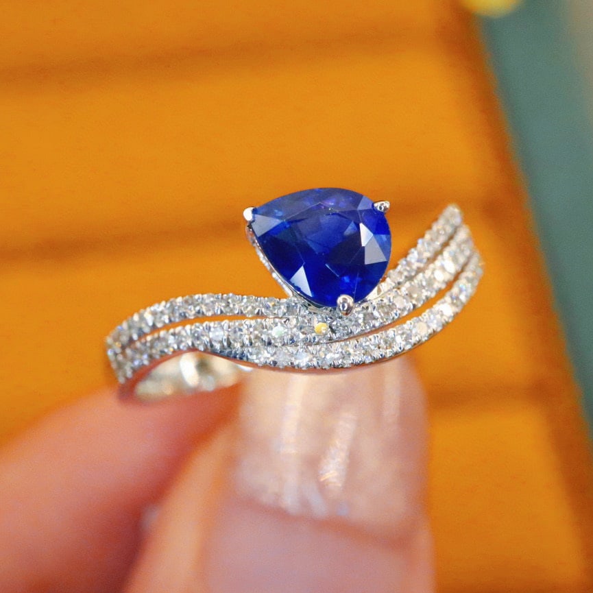14k Gold 1.20 Ctw Natural Sapphire & Diamond Ring: Ref:231002311 // gold content:14k gold // ring size:7. 25us // // main gemstone:sapphire // shape:pear // carat weight:0. 97ct // color:royal blue // treatment:natural // // adjacent gemstone 2 :
