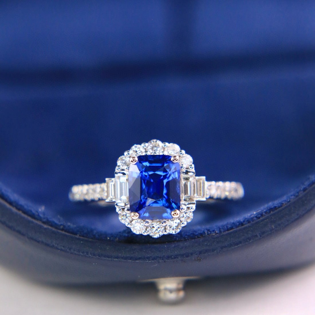14k Gold 3.17 Ctw Natural Sapphire & Diamond Ring: Ref:231002312 // gold content:14k gold // ring size:7. 25us // // main gemstone:sapphire // shape:cushion // carat weight:2. 56ct // color:cornflower blue // treatment:natural // // adjacent gemstone