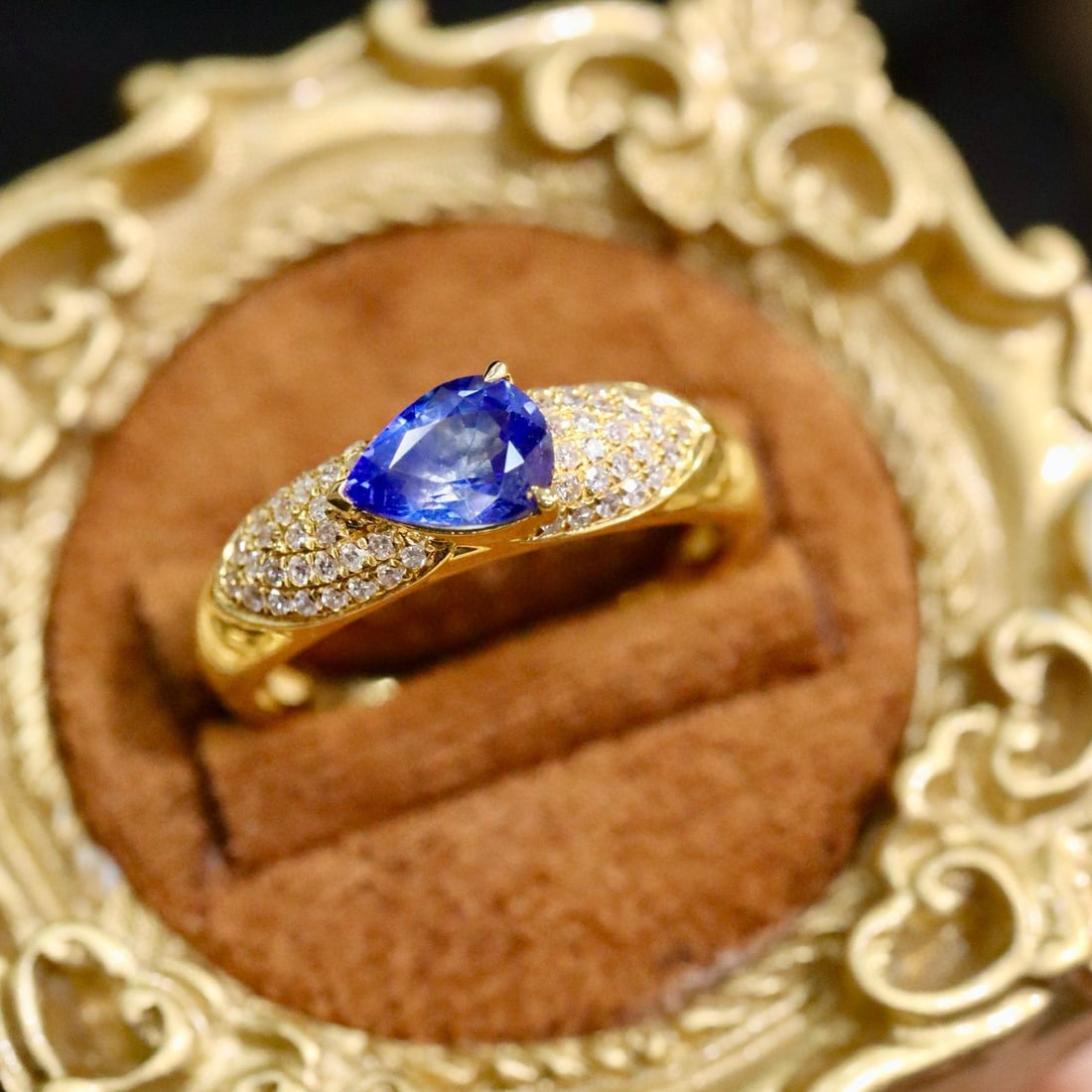 14k Gold 1.07 Ctw Natural Sapphire & Diamond Ring: Ref:231002317 // gold content:14k gold // ring size:7. 25us // // main gemstone:sapphire // shape:pear // carat weight:0. 84ct // color:blue // treatment:natural // // adjacent gemstone 2 : diamond
