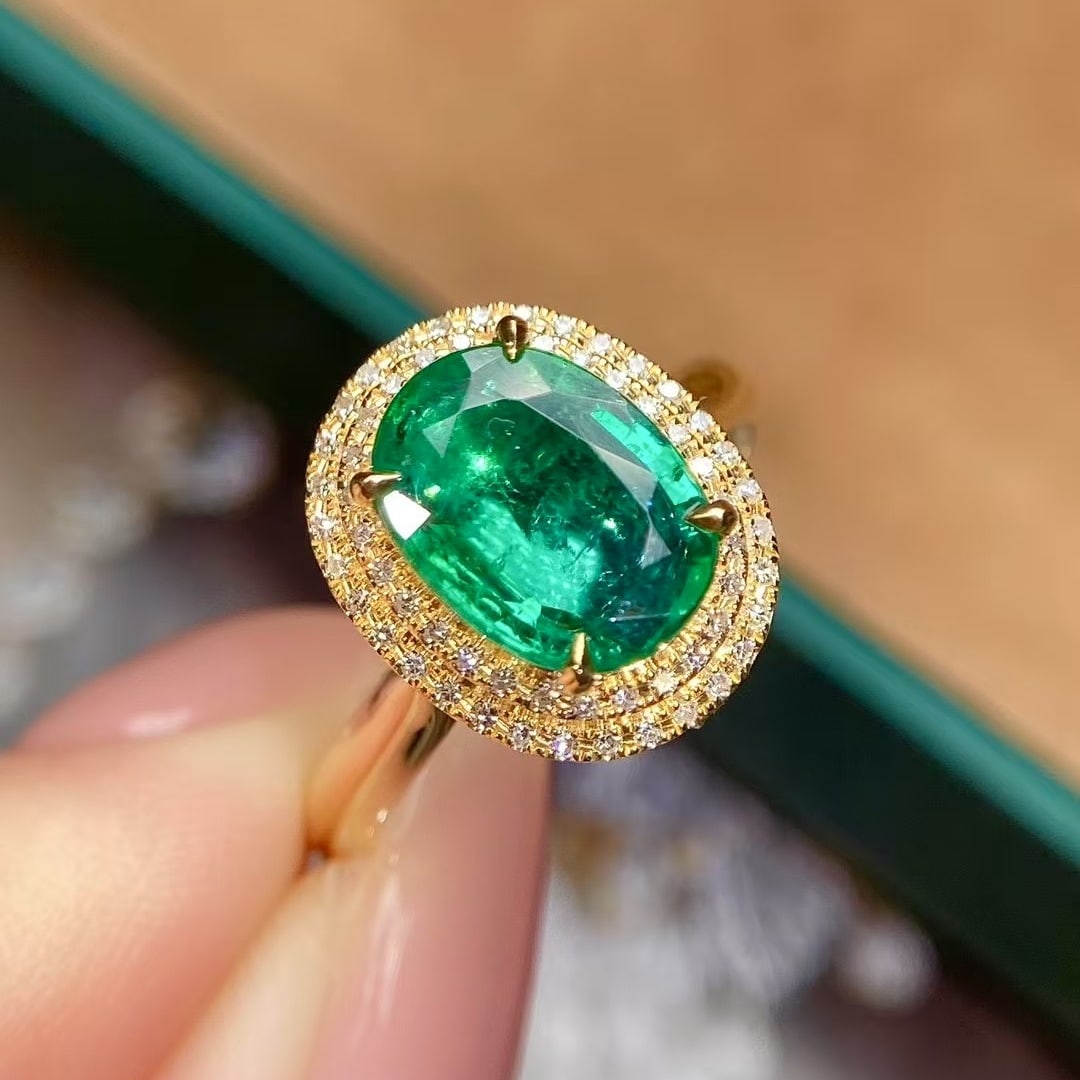 14k Gold 2.29 Ctw Vivid Green Natural Emerald & Diamond Ring: Ref:231002321 // gold content:14k gold // ring size:7. 25us // // main gemstone:emerald // shape:oval // carat weight:2. 1ct // color:vivid green // treatment:natural // // adjacent gemstone 2 : diamo