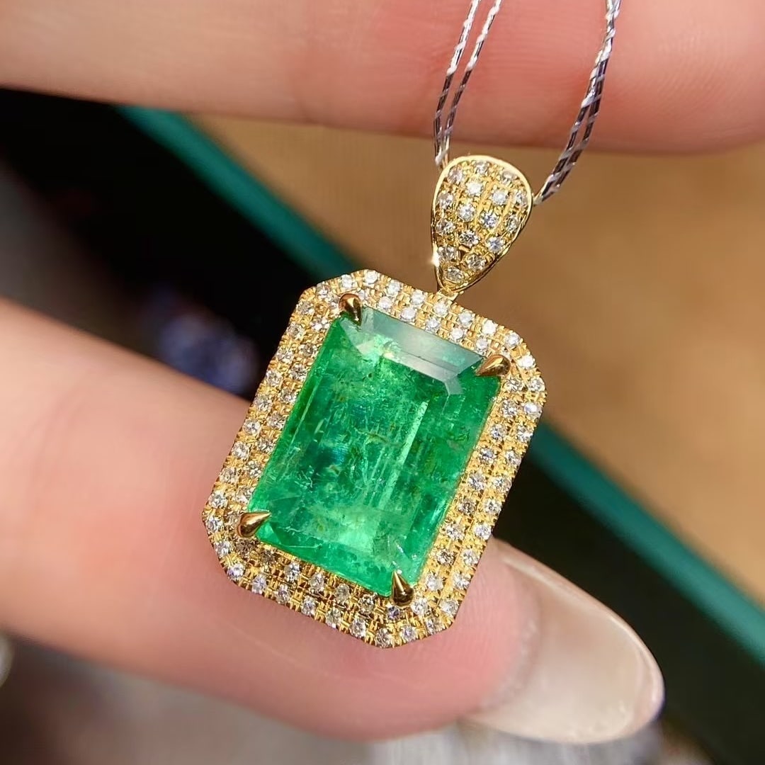 14k Gold 3.37 Ctw Vivid Green Natural Emerald & Diamond Pendant( Without Chain ): Ref:231002322 // gold content:14k gold // main gemstone:emerald // shape:octagonal // carat weight:3. 15ct // color:vivid green // treatment:natural // // adjacent gemstone 2 : diamond // shape:round