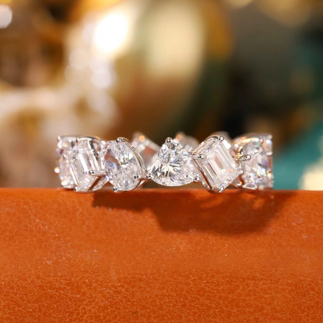 14k Gold 5.60 Ct Lab Grown Diamond Ring: Ref:231002334 // gold content:14k gold // ring size:7. 25us // // main gemstone:lab grown diamond // shape:multiply // carat weight:5. 60ct // clarity grade:vs-si // color:h // Condition: New Low