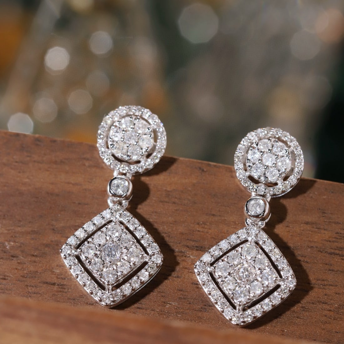 14k Gold 0.60 Ct Natural H Diamond Earrings: Ref:231002335 // gold content:14k gold // main gemstone:diamond // shape:round // carat weight:0. 60ct // clarity grade:vs-si // color:h // treatment:natural // cut grade:g // Condition: New Low