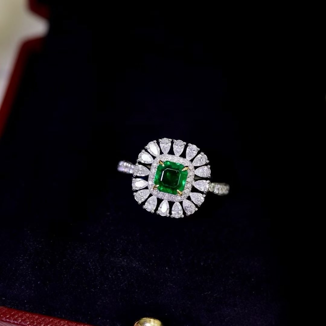 14k Gold 1.3 Ctw Natural Emerald & Diamond Ring - 2