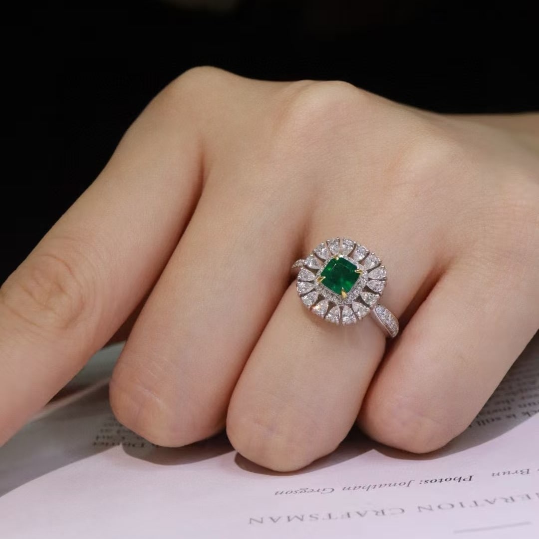 14k Gold 1.3 Ctw Natural Emerald & Diamond Ring - 3
