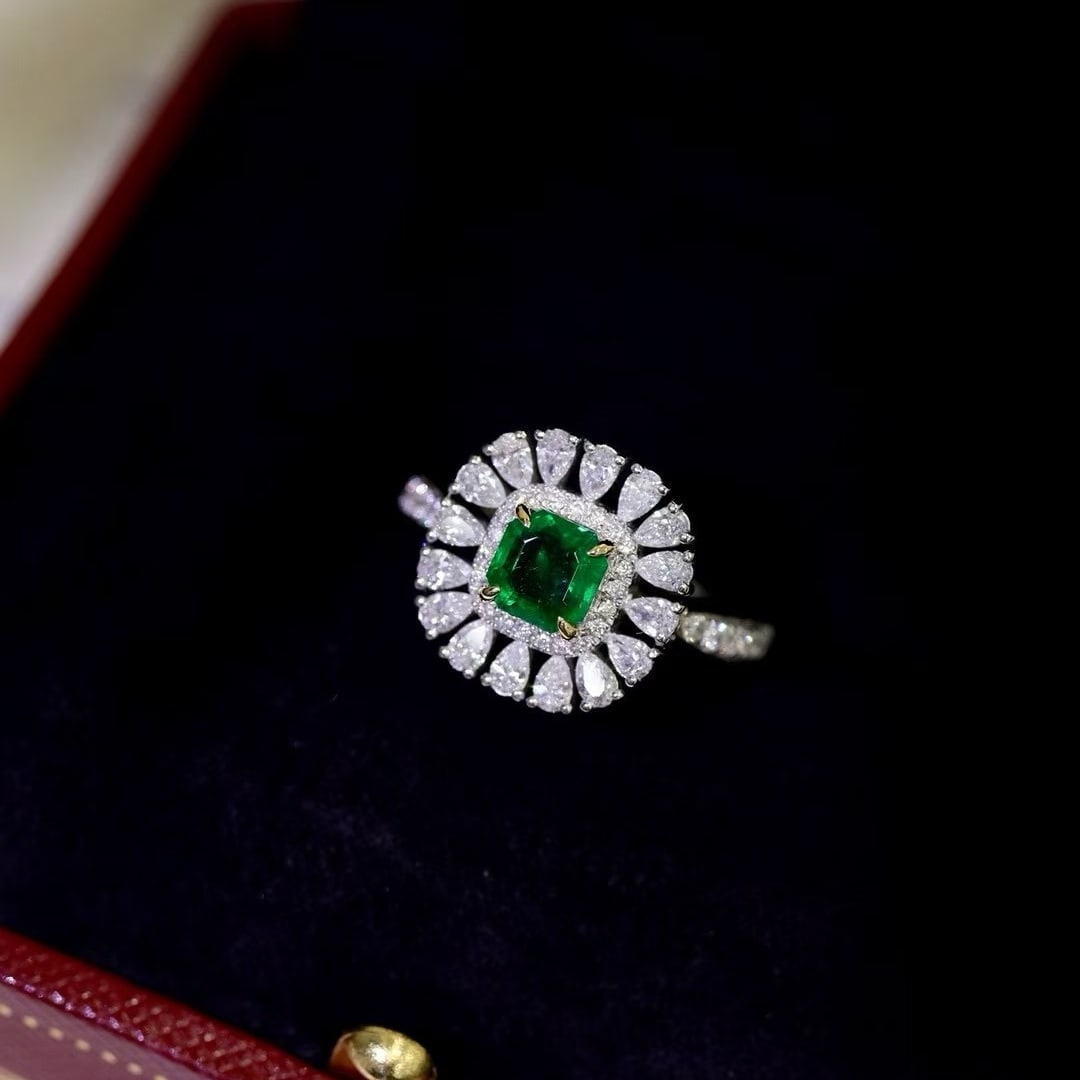 14k Gold 1.3 Ctw Natural Emerald & Diamond Ring - 5