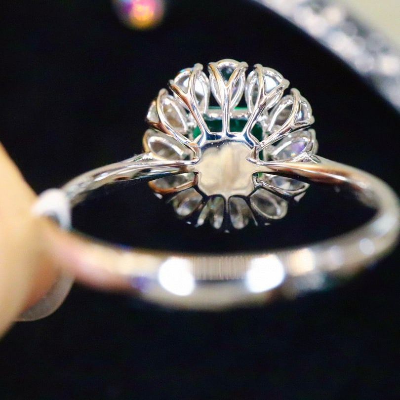 14k Gold 1.52 Ctw Vivid Green Natural Emerald & Diamond Ring - 2