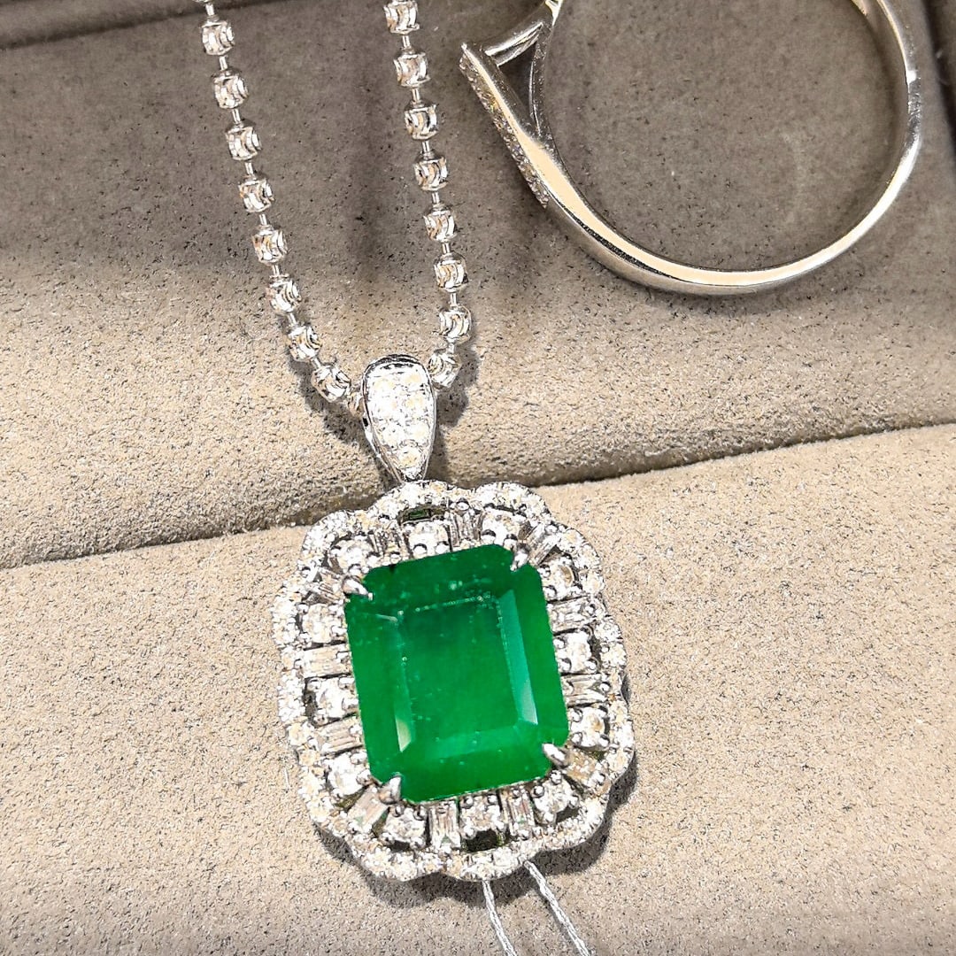 14k Gold 4.95 Ctw Vivid Green Natural Emerald & Diamond Ring/pendant( Without Chain ): Ref:231002362 // gold content:14k gold // ring size:7. 25us // // main gemstone:emerald // shape:octagonal // carat weight:4. 08ct // color:vivid green // treatment:natural // // adjacent gemstone 2