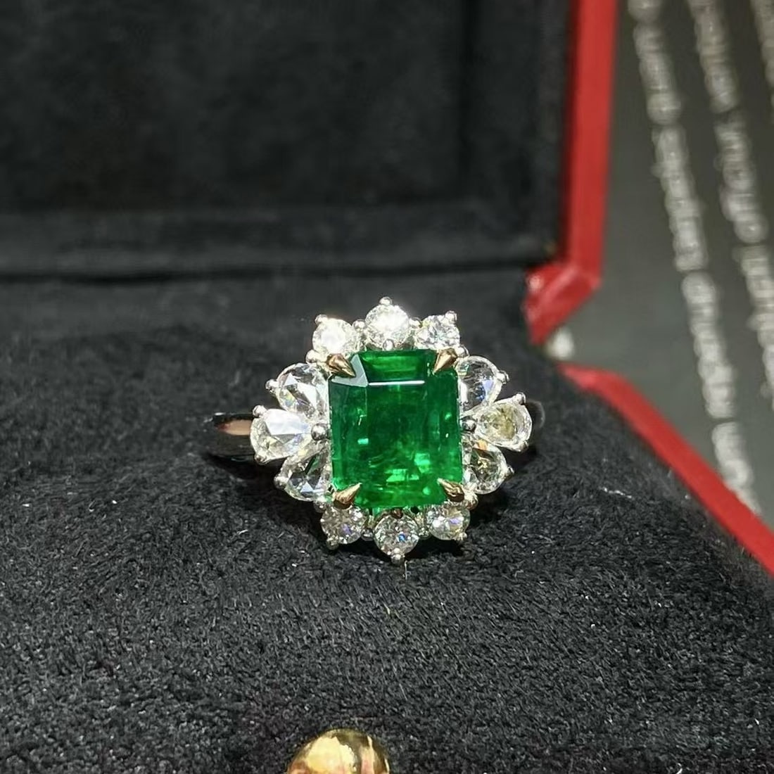 14k Gold 2.56 Ctw Vivid Green Natural Emerald & Diamond Ring: Ref:231002364 // gold content:14k gold // ring size:7. 25us // // main gemstone:emerald // shape:octagonal // carat weight:1. 89ct // color:vivid green // treatment:natural // // adjacent gemstone 2