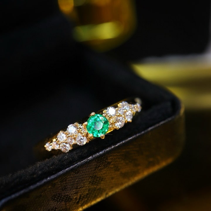 14k Gold 0.15 Ct Vivid Green Natural Emerald & Diamond Ring: Ref:231002377 // gold content:14k gold // ring size:7. 25us // // main gemstone:emerald // shape:round // carat weight:0. 15ct // color:vivid green // treatment:natural // cut grade:g // // adjacent